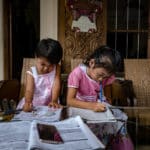 Sur l'île de Bornéo, des écoliers prêts à braver la forêt pour apprendre