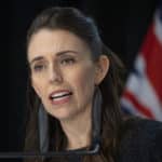 Au café, Jacinda Ardern priée de faire la queue comme tout le monde