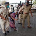Le coronavirus tue dix fois moins à Bombay qu’en France