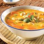 Soupe thaïlandaise au poulet et coriandre