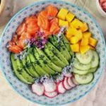 Poke bowl au saumon et sa sauce au sésame - Cosmic Tomatoes