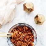 Nouilles chinoises aux légumes et poulet au miel