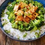 Tofu et brocolis sautés à la sauce asiatique