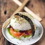 Mon sushi-burger au saumon ! Parce que j'adooooore les sushis...