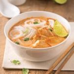 Une soupe thaïe au poulet qui se prépare avec seulement 5 ingrédients et 15 m...