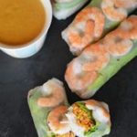 ROULEAUX DE PRINTEMPS AUX CREVETTES, SAUCE AUX ARACHIDES