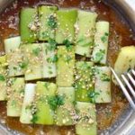 Simple comme des poireaux vapeur, vinaigrette asiatique et gomasio de cacahuètes ⋆ La cuisine c'est ...