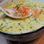 Soupe thaï aux crevettes et lait de coco
