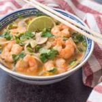 Soupe thaï de crevettes au lait de coco et au curry rouge - Cuisinons En Couleurs