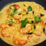 Wok de crevettes et courgettes au curry et lait de coco