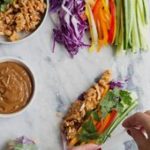 Rouleaux de printemps au poulet barbecue & sauce aux arachides - Trois fois par jour