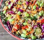 Cette salade asiatique au quinoa est délicieuse, à essayer.