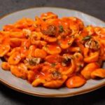 Orecchiette alla crema di peperoni con seppie