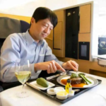 Au Japon, 460 euros pour un plateau-repas en première classe dans un avion au sol