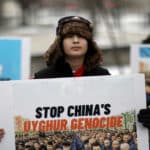 être une journaliste chinoise et enquêter sur le Xinjiang