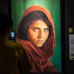 “L’Afghane aux yeux verts” rendue célèbre par “National Geographic” trouve refuge en Italie
