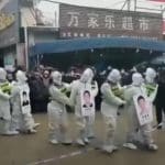 En Chine, une parade d’un autre âge pour humilier les contrevenants aux règles sanitaires