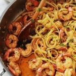 Pâtes aux crevettes à l’ail et persil, recette rapide