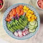 Poke bowl au saumon et sauce sésame