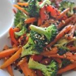 Carottes et brocoli au gingembre et au sésame