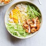 Bol poké aux crevettes épicées | RICARDO