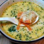 Soupe thaï aux crevettes et lait de coco
