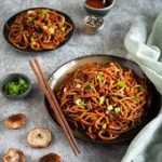Chow Mein (recette facile de nouilles sautées aux légumes) - Free The Pickle