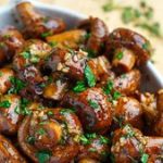 Champignons Entiers à la Sauce Soja, au Vinaigre Balsamique et à L'ail