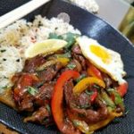 Boeuf façon thaï sauté aux poivrons, oeuf & riz