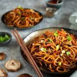 Chow Mein (recette facile de nouilles sautées aux légumes) - Free The Pickle