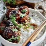 Boulettes Végétaliennes aux Pois Chiches eet Sauce Asiatique