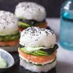 Sushi Burger - ein glutenfreies Rezept mit Avocado und Lachs - Nicest Things