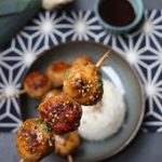 Tsukune ou brochettes de poulet, sauce teriyaki