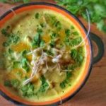Soupe ayurvédique pleine d'énergie à la courge et aux épices