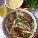 Phở bò viên  Soupe vietnamienne, nouilles de riz et boulettes de viande