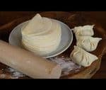 Feuilles à raviolis maison sans machine + Bonus : recette de pâtes sautées avec les chutes