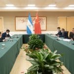 Le ministre chinois des AE rencontre son homologue surinamien — Chine Informations