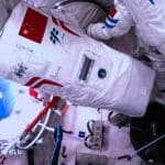 Les membres de l'quipage de Shenzhou-17 effectuent leur premire sortie dans l'espace — Chine Informa...