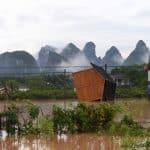 La Chine relve le niveau de ses mesures d'urgence pour faire face aux fortes pluies et aux inondatio...