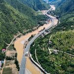 Un secouru et cinq disparus la suite de l'effondrement d'un pont de tunnel dans le sud-ouest de la C...