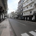 des livres chinois attirent l'attention des lecteurs lors du Salon international du livre d'Alger — ...