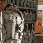 Avec “Murderbot”, Apple TV+ met en scène un androïde délicieusement désabusé