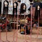 Au Burkina Faso, une perruque vaut mieux qu’un coiffeur